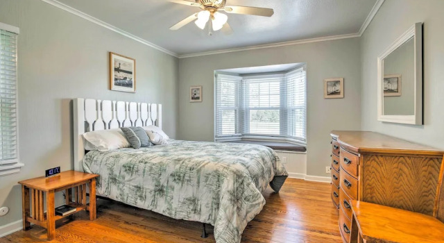 Modern Sturgeon Bay Home by Potawatomi State Park!, Забронировать Отель Стерджен-Бей Door County, рядом с Галерея Маргарет Локвуд
