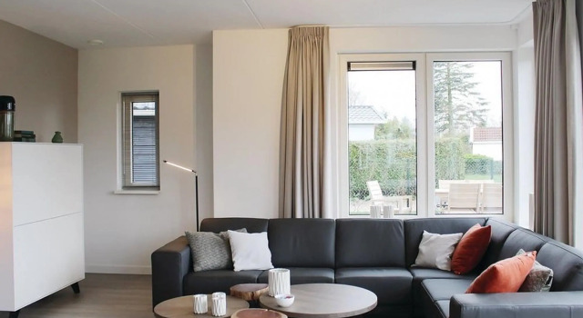 Beautiful villa with enclosed garden, in a holiday park in Friesland, Rezerwuj Willa Idskenhuizen Fryzja