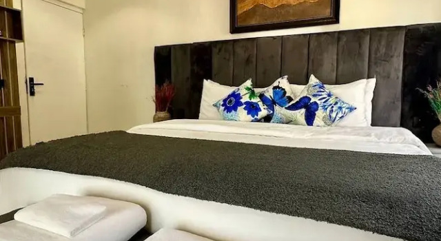 Luxury 2BR Apt Central Lekki Phase 1, Prenota Appartamento Hotel a Eti-Osa con parcheggio, Parcheggio