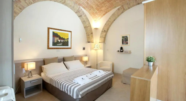 Студия Victoria Royal Apartments & Rooms