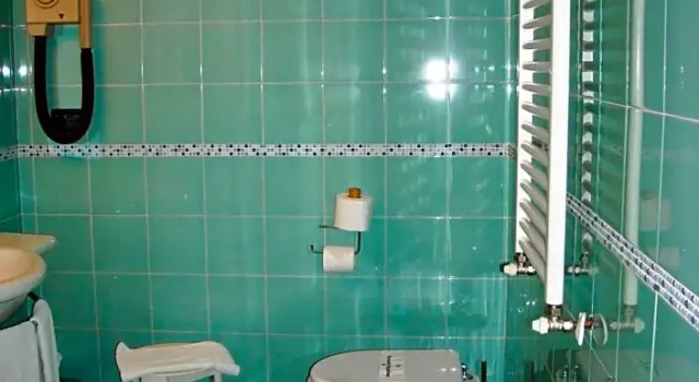 Четырёхместный номер Economy Hotel Marad