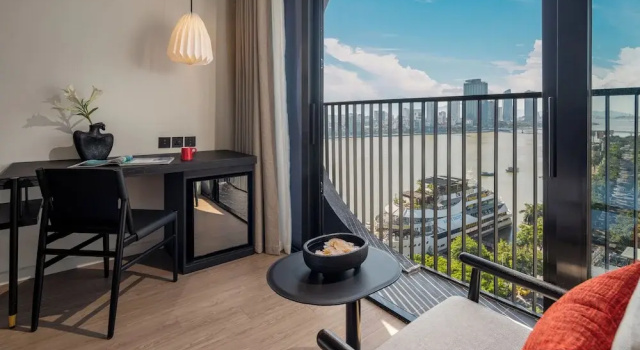 Номер Deluxe с балконом и с видом на реку Caro Premium Danang Hotel