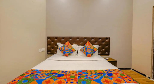 Номер Deluxe FabHotel Comfort Stay