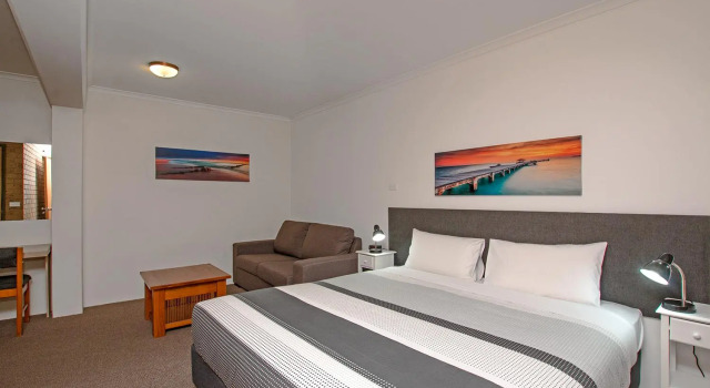 Номер Standard River Street Motel