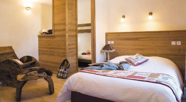 Четырёхместный номер Standard Hotel & Restaurant Les Escondus