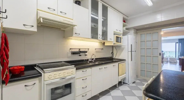Апартаменты Apt w/ Balcony and Oceanfront View in BC - Ipc0901