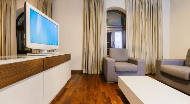 Полулюкс Deluxe Hotel Dukagjini