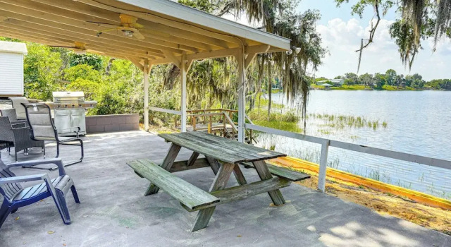 Коттедж 1 Mi to Downtown Lake Placid: Waterfront Retreat!