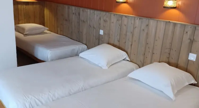 Трёхместный номер Standard с балконом Hotel Le Colibri