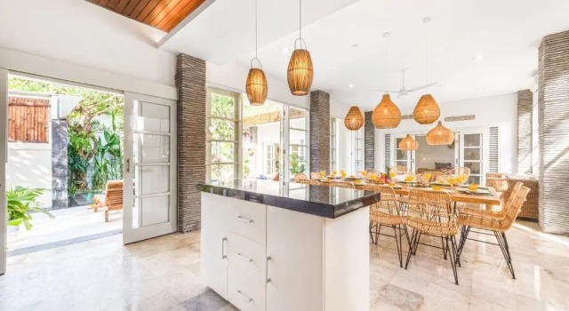Villa Milano - Private 6 BDR Villa in Seminyak, prime Location, Pool & Garden