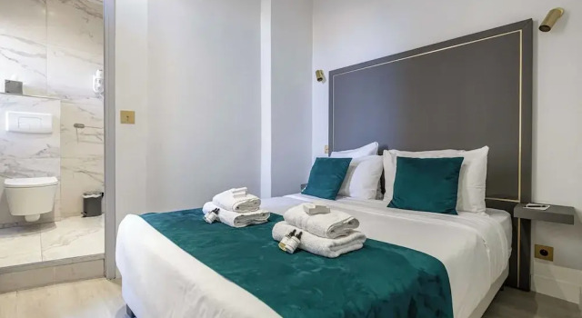 Hotel Avaton - Family Bedroom - Cannes Palais, Забронировать Отель Отели Канн с парковкой, рядом с Le Croisette Casino Barriere de Cannes, Парковка