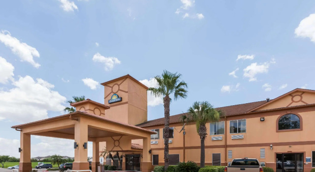 Кровать в общем номере Studio 6 Suites Pasadena, TX