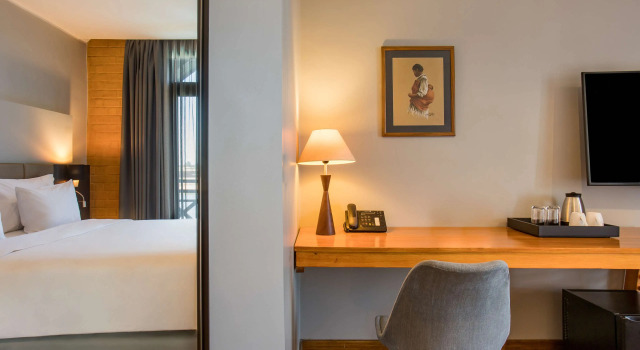 Номер Superior с балконом и с видом на озеро Radisson Hotel Tamboho Waterfront Antananarivo