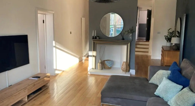 Апартаменты с 2 комнатами The Clock Tower Apartment - Large, Modern, 2 bed apartment, Southsea with Free parking - sleeps 4