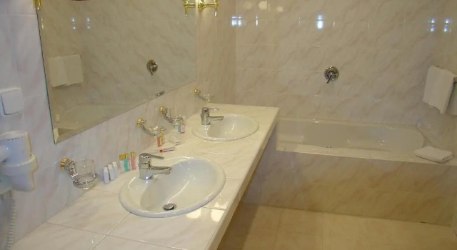 Standardowy trzyosobowy pokój Hotel Opera