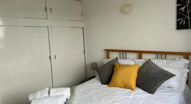 Beautiful Holiday Cottage with 2 Bedrooms., Book Feriehus Sommerhuse i Nettlestone, Hytte