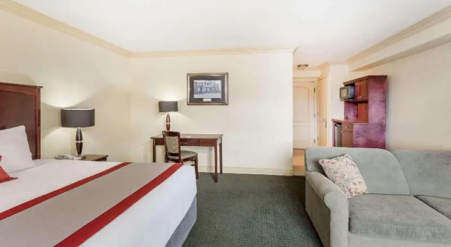 Люкс Standard Ramada by Wyndham Hinton