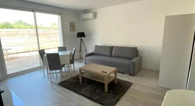 T2 en rez de villa avec jardin à 800m de la plage, à la semaine