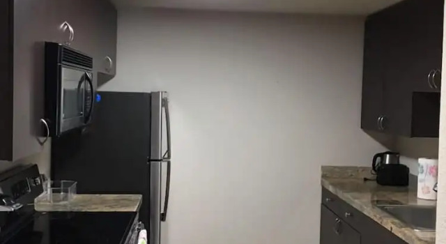 Апартаменты Comfort Escape at Eastside Condo and Townhomes