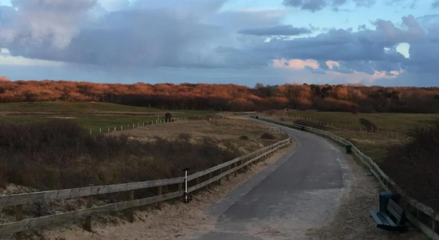 Pittoresque house near the beach, Book Hotel Oostkapelle Zeeland
