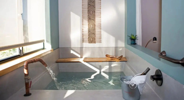 Четырёхместный люкс Azure Palm Hot Springs