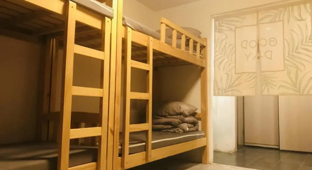 Кровать в общем номере Hidden Garden Youth Hostel -Oriental Pearl &Lujiazui -Garden Social Area -Bar -Café -Free Laundry Luggage Storage -24H Front Desk -English Service