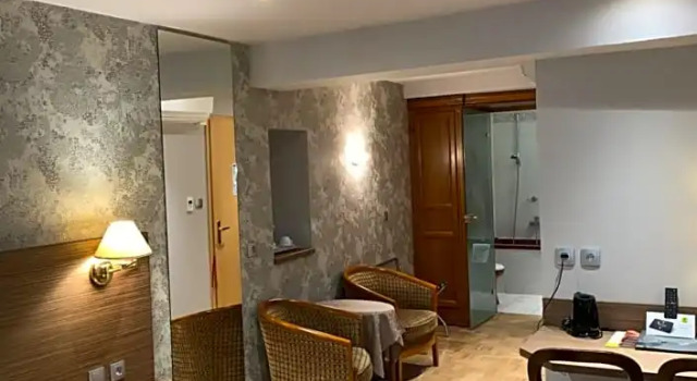Четырёхместный номер Standard Logis Hôtel Restaurant Au Cerf dOr
