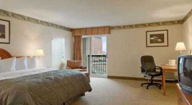 Ramada St. Louis Airport, Book Hotel Bridgeton Missouri