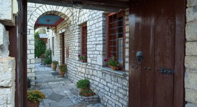 Vikos Hotel, Забронировать Отель Монодендри Загори, рядом с Монастырь Св. Параскевы Монодендриу