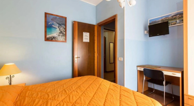 Affittacamere Aiosardegna Cagliari Rent Rooms-02_Camera 2, Забронировать Отель Кальяри Южная Сардиния, рядом с Monte Claro Park