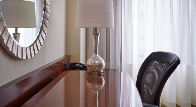 Четырёхместный клубный номер Standard с видом на озеро Cleveland Marriott Downtown at Key Tower