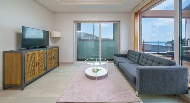 Номер Standard с 2 комнатами с видом на океан Gyeongju Unoiya Pension
