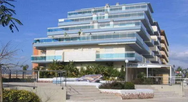 Los Juncos, Varaa Hotelli Hotellit Tarragonès uima-altaalla, Uima-allas