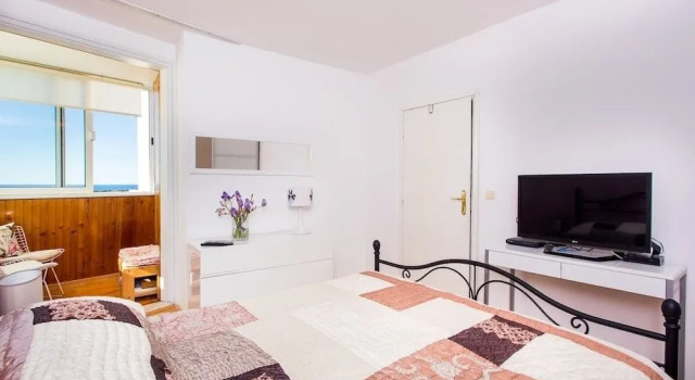 Leo Apartment