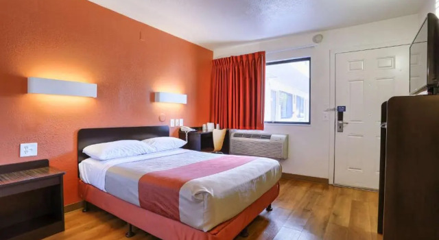Двухместный номер Standard Super 8 by Wyndham Walnut Creek