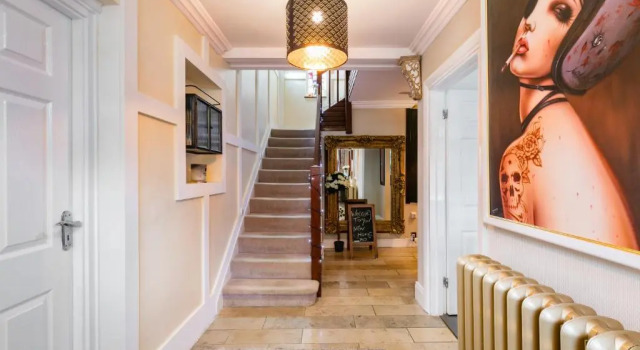 Коттедж с 4 комнатами The Cool Belfast Home