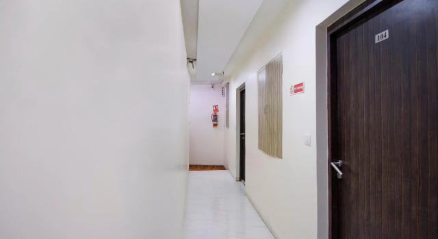 OYO 72025 Sairaj Palace, Забронировать Отель Отели штата Махараштры 3 звезды, 3*