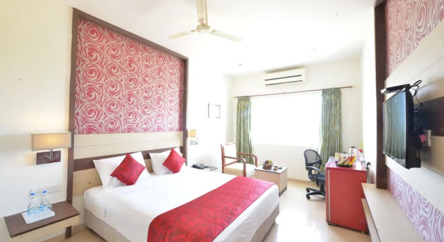 Номер Standard с красивым видом из окна SRM Hotel Tuticorin