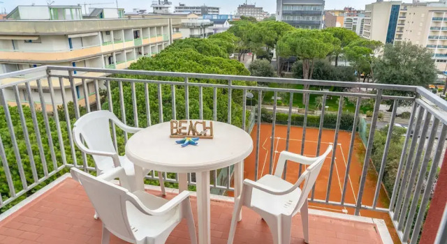 Side sea View Flat for six Near Bibione Beach, Забронировать Отель Отели Бибионе-Пинеда с парковкой, рядом с Долина Вальгранде, Парковка