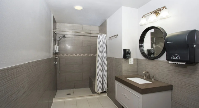 Кровать в общем номере HI Los Angeles Santa Monica Hostel
