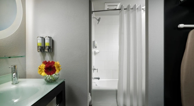 Двухместный номер Tub Urban Staypineapple, Hotel FIVE, Downtown Seattle