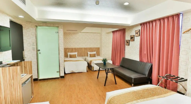 Четырёхместный номер Standard City Hotel