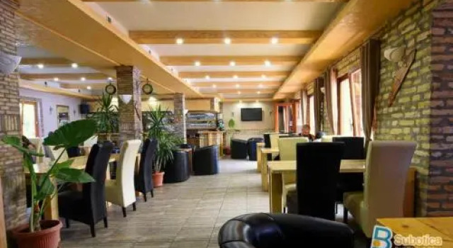 Roadside Restaurant & Caffe Bar, Rezervovat Hotel Hotely v Vojvodina s parkováním, Parkování