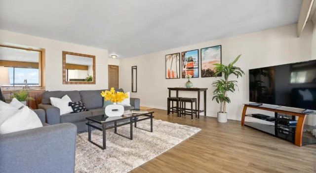 Spacious Waikiki Beach 2BR-Ocean View-Free Parking