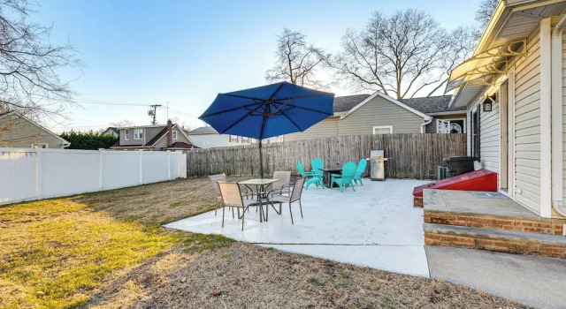 Walk to Beach: Keansburg Home w/ Patio & Fire Pit!, Rezervasyon Tatil Evi Keansburg New Jersey