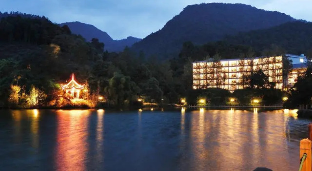Двухместный люкс с видом на сад Hongzhushan Hotel Mount Emei