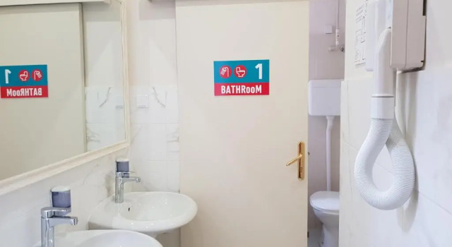 Кровать в общем номере Booking BnB