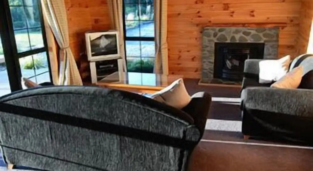 Paparoa Beach Hideaway with Hot Tub, Забронировать Апартаменты/квартира Отели South Island с парковкой, Парковка