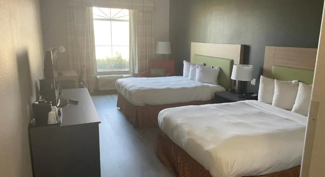 Четырёхместный номер Standard Country Inn & Suites by Radisson, College Station, TX