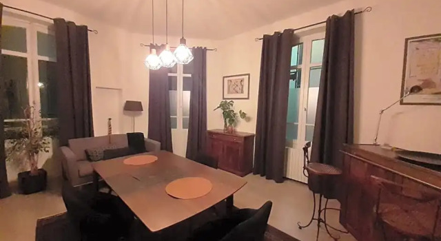 centre ville, chambre indépendante 20m2 et sa salle de bain privée